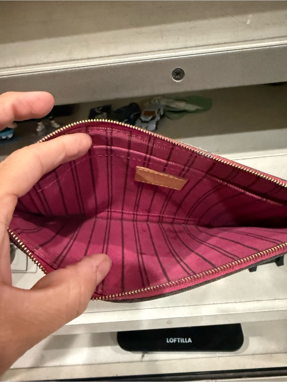 Louis Vuitton - Picture 9 of 12